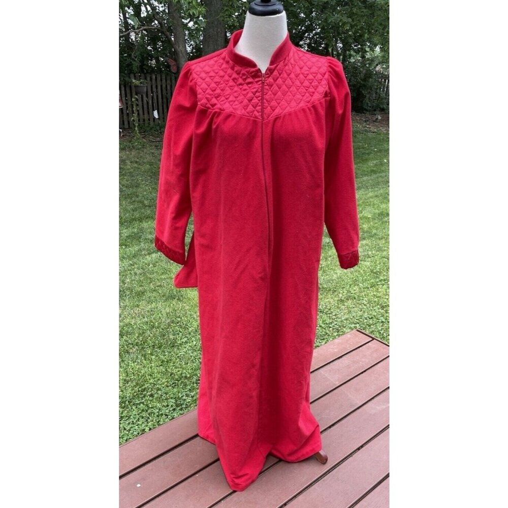 Red Quilted Long Zip-Up Robe Size Large Made In USA Large Mrs Roper
